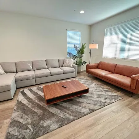 Modern Lux Home Near Disneyland And In The Heart Of Oc!